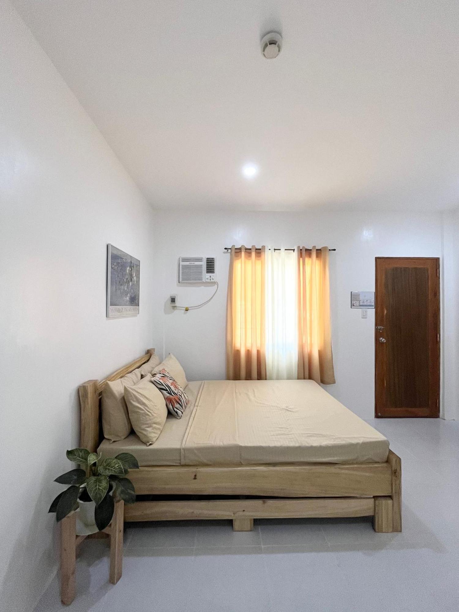 Sunnydale Apartelle -Room Accommodation Near Calatagan Beach Resorts Batangas Esterno foto