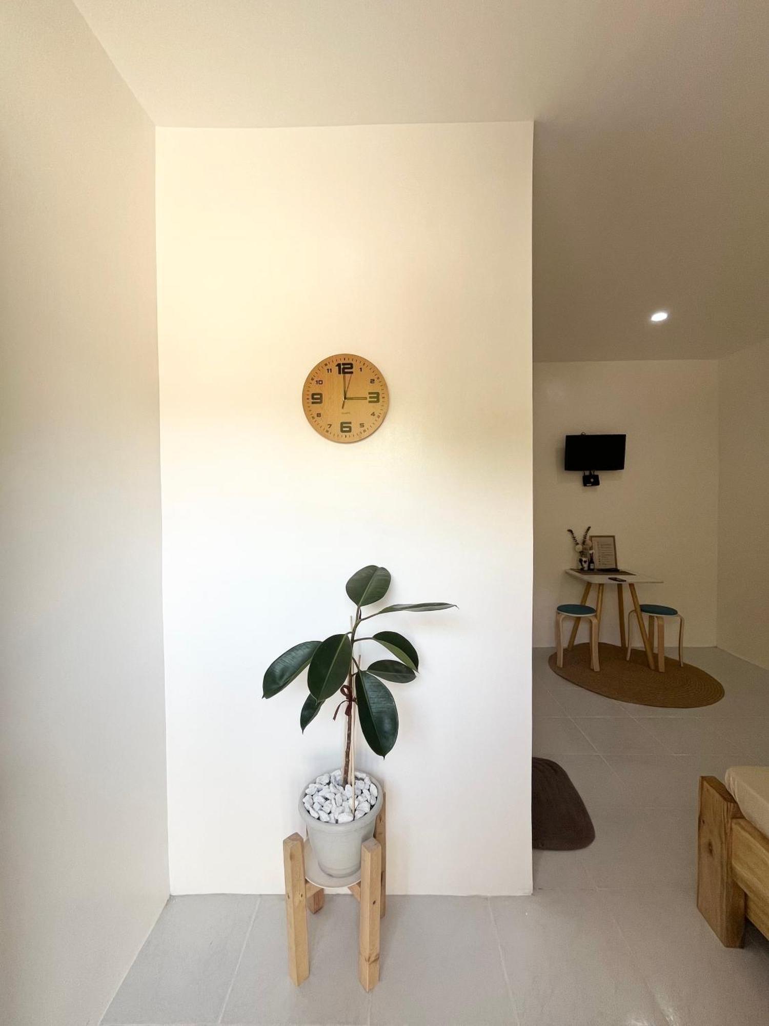 Sunnydale Apartelle -Room Accommodation Near Calatagan Beach Resorts Batangas Esterno foto