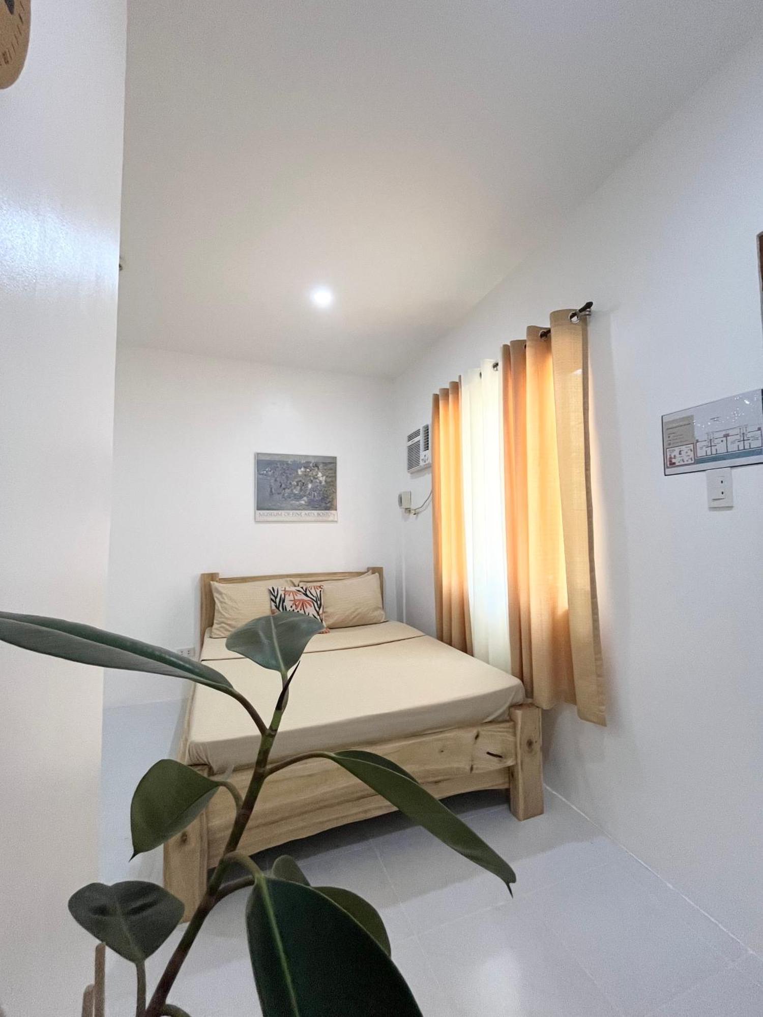 Sunnydale Apartelle -Room Accommodation Near Calatagan Beach Resorts Batangas Esterno foto