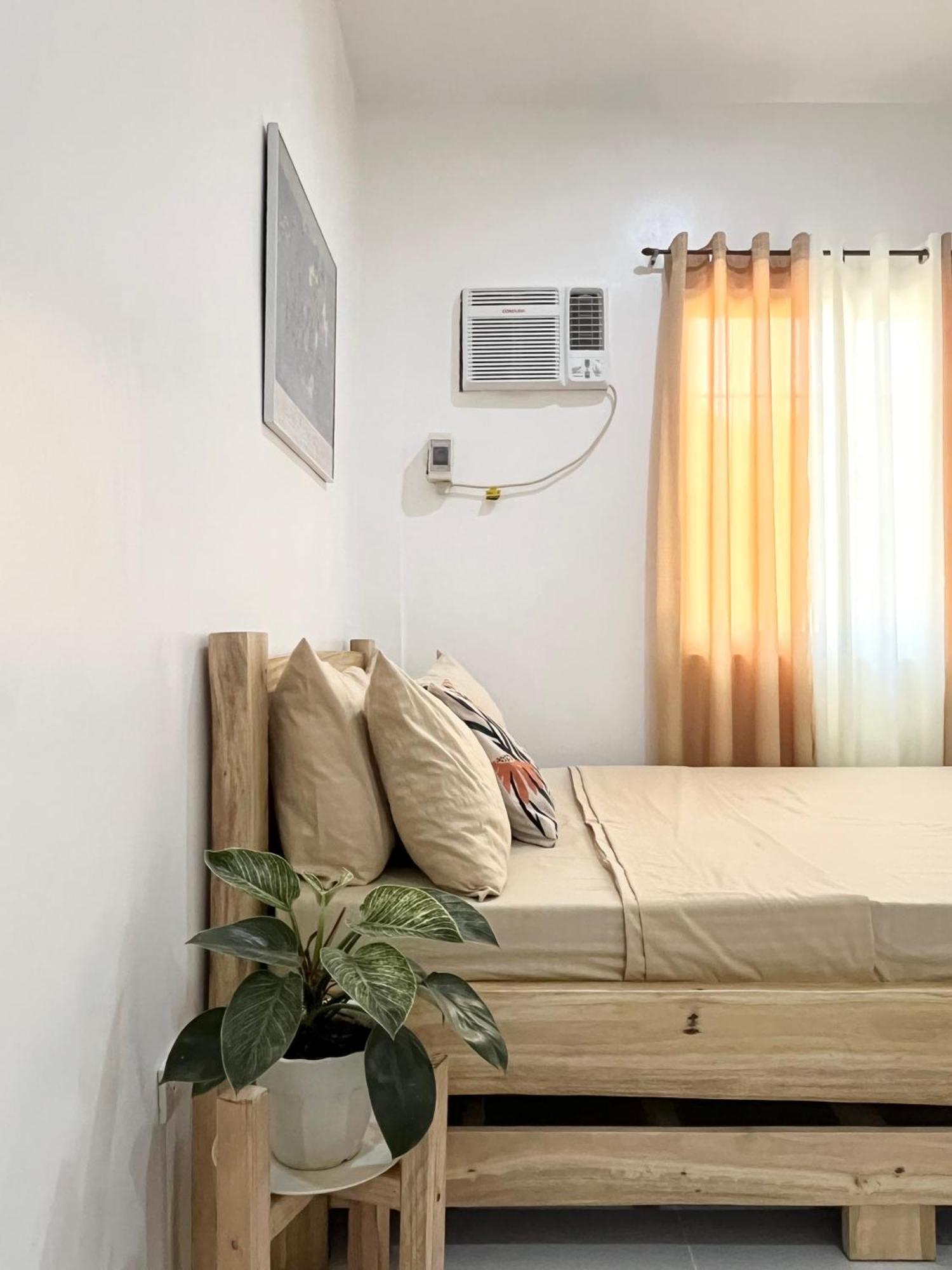 Sunnydale Apartelle -Room Accommodation Near Calatagan Beach Resorts Batangas Esterno foto