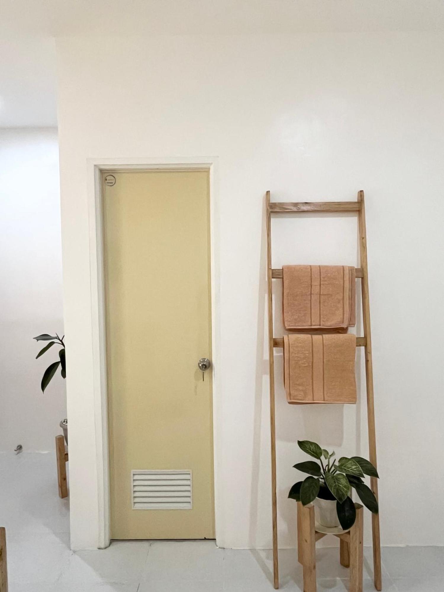 Sunnydale Apartelle -Room Accommodation Near Calatagan Beach Resorts Batangas Esterno foto