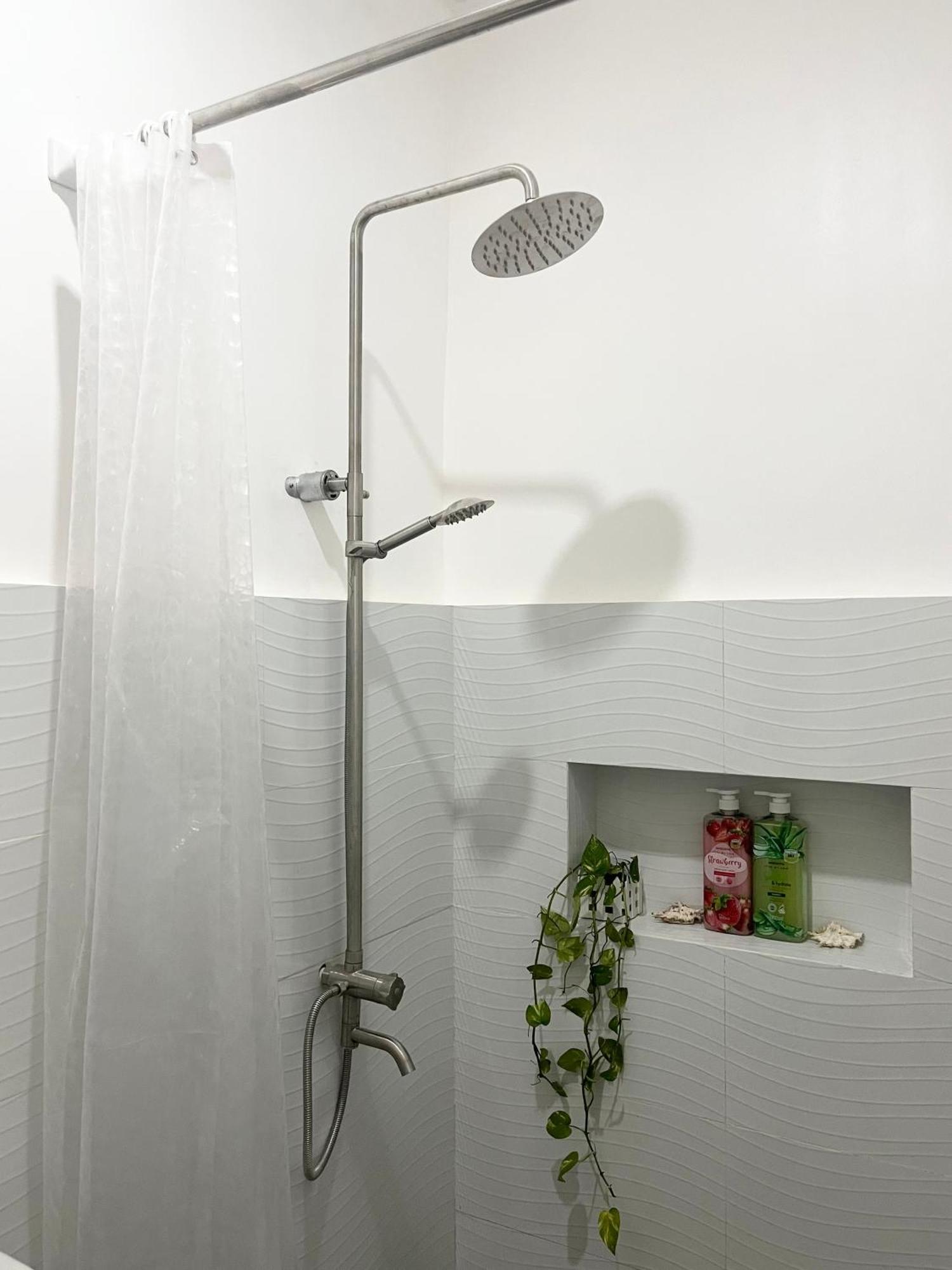 Sunnydale Apartelle -Room Accommodation Near Calatagan Beach Resorts Batangas Esterno foto