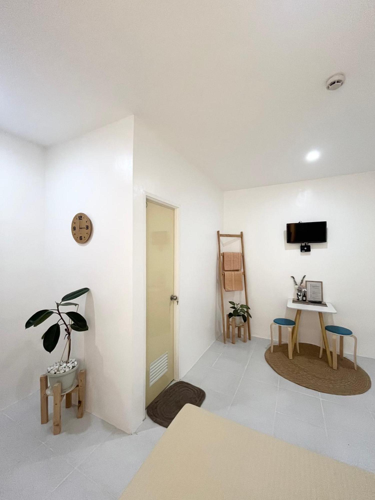 Sunnydale Apartelle -Room Accommodation Near Calatagan Beach Resorts Batangas Esterno foto