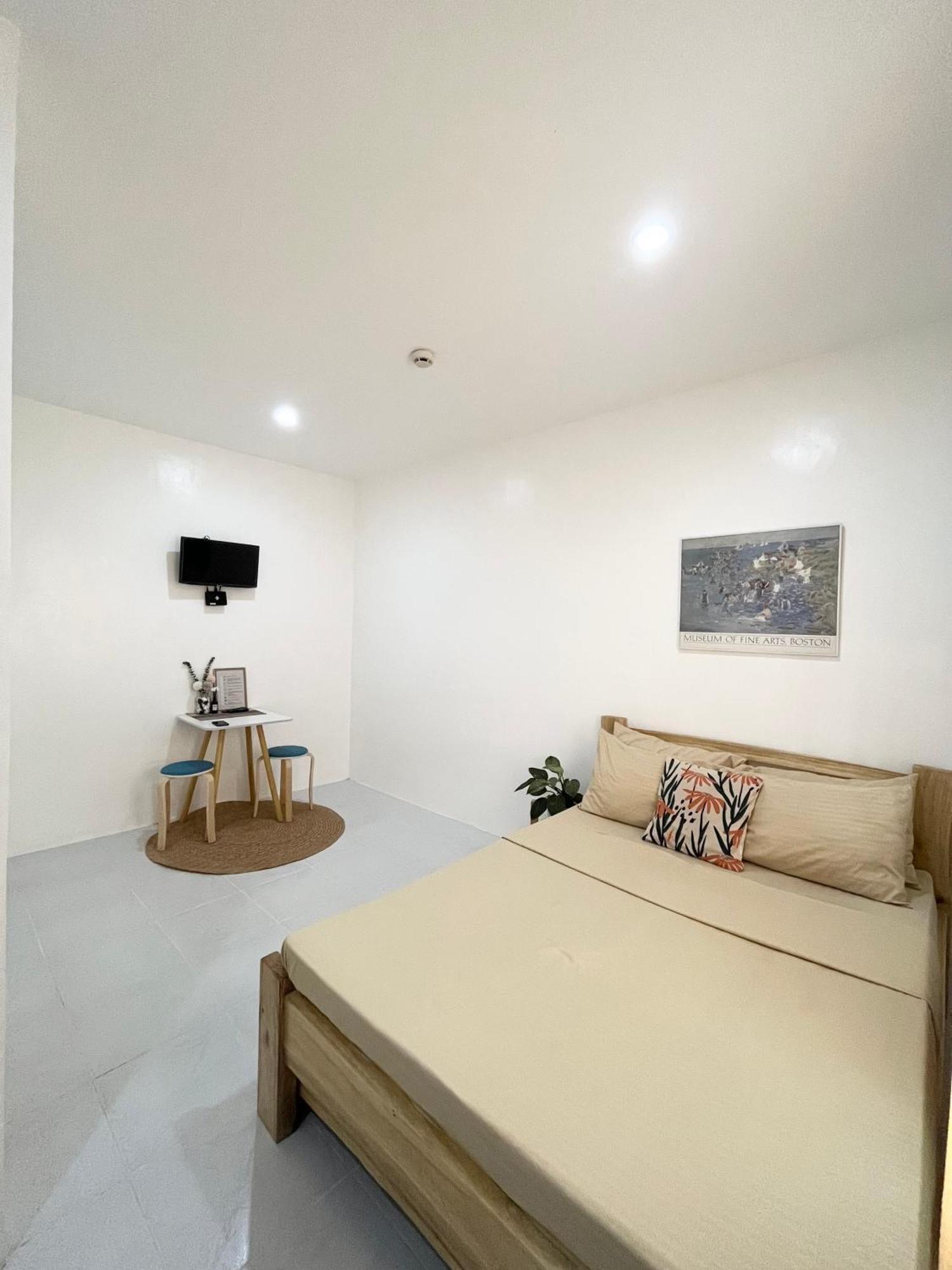 Sunnydale Apartelle -Room Accommodation Near Calatagan Beach Resorts Batangas Esterno foto